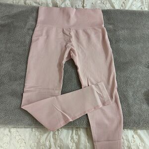 Seamless pink leggings